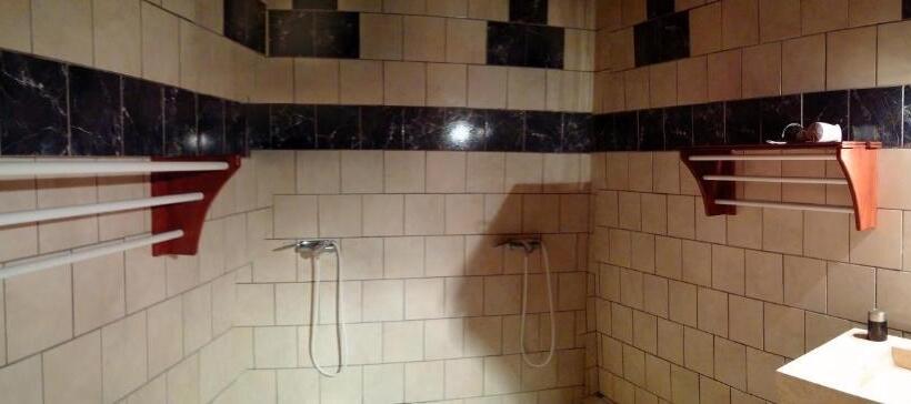 اتاق لوکس با بالکن و چشم‌انداز دریا, Villa Pistaches