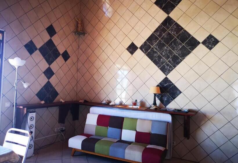 اتاق لوکس با بالکن و چشم‌انداز دریا, Villa Pistaches