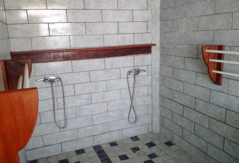 اتاق استاندارد سه تخته با چشم‌انداز باغ, Villa Pistaches