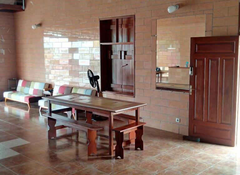 اتاق راحتی سه تخته, Villa Pistaches