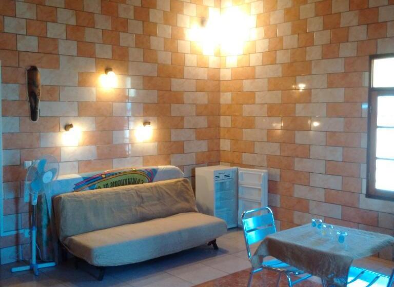 اتاق راحتی سه تخته, Villa Pistaches