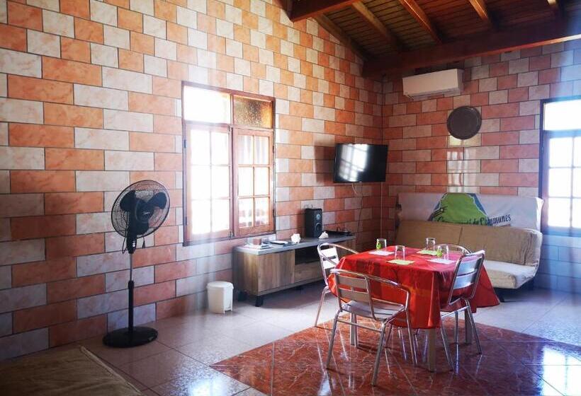 اتاق راحتی سه تخته, Villa Pistaches