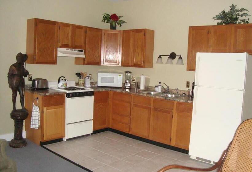 스위트, Bristol Suites