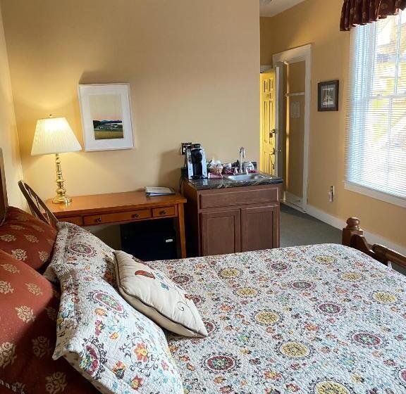 이코노미 룸, Bristol Suites