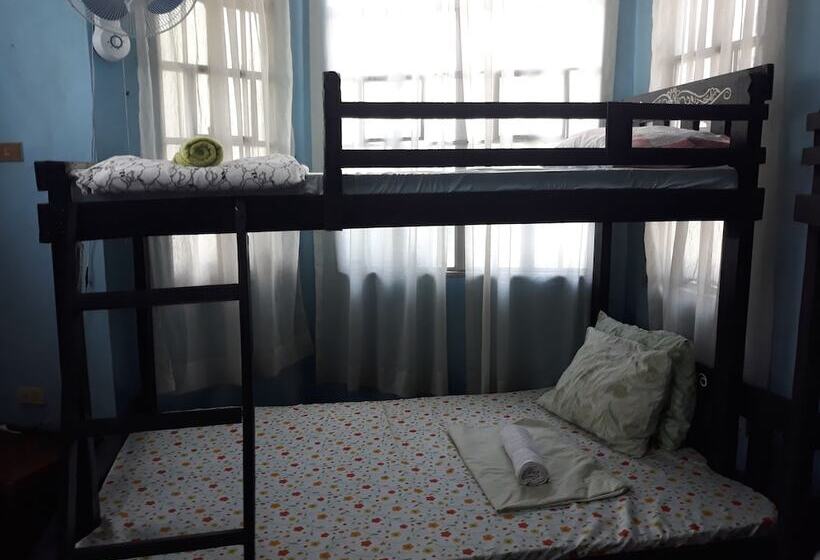 سرير فى غرفة مشتركه, Cvnb Bed And Bath La Union