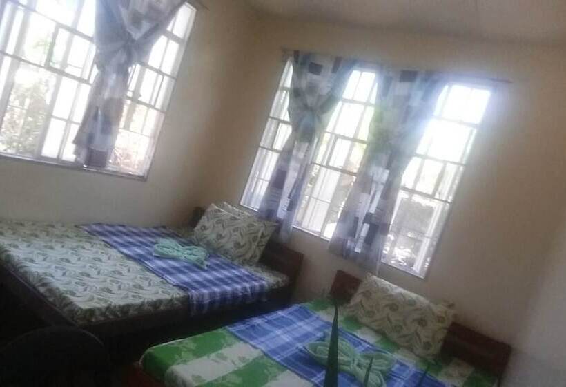 سرير فى غرفة مشتركه, Cvnb Bed And Bath La Union