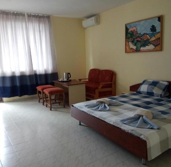 Семейный Номер, Guesthouse Oasis