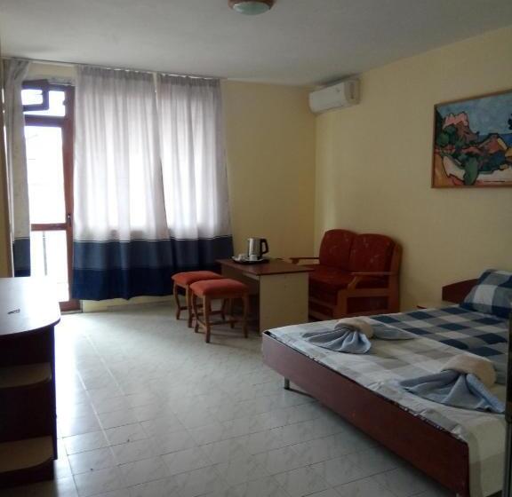 Семейный Номер, Guesthouse Oasis
