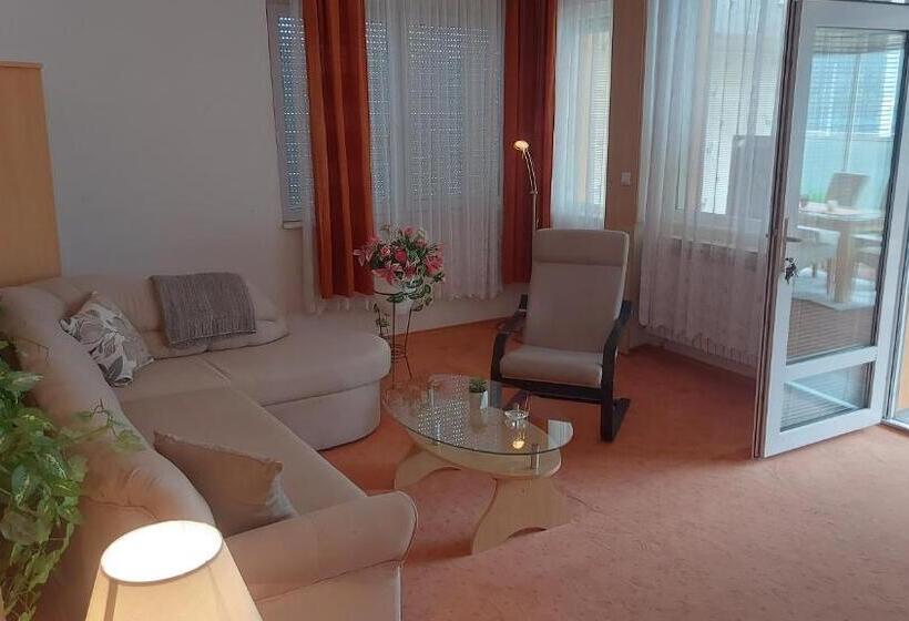 سوییت جونیور با چشم‌انداز دریاچه, Villa Jablanica Lake