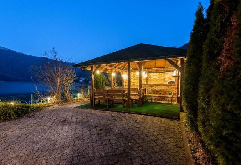 سوییت جونیور با چشم‌انداز دریاچه, Villa Jablanica Lake