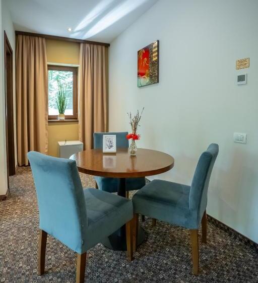 سوییت خانوادگی, Opus Villa