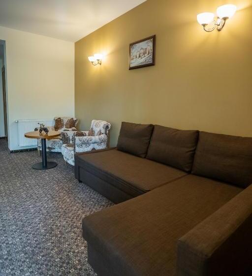 سوییت خانوادگی, Opus Villa