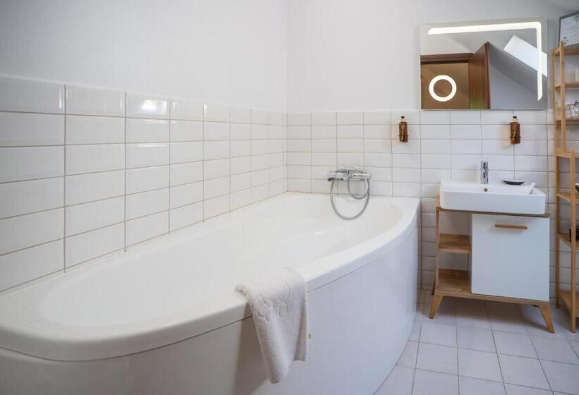 استودیوی استاندارد, Opus Villa