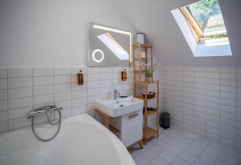 استودیوی استاندارد, Opus Villa