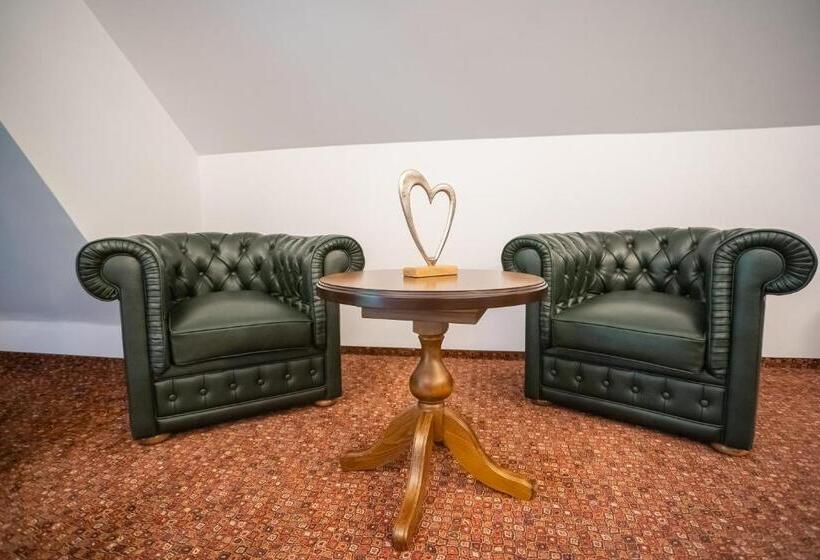 استودیوی استاندارد, Opus Villa