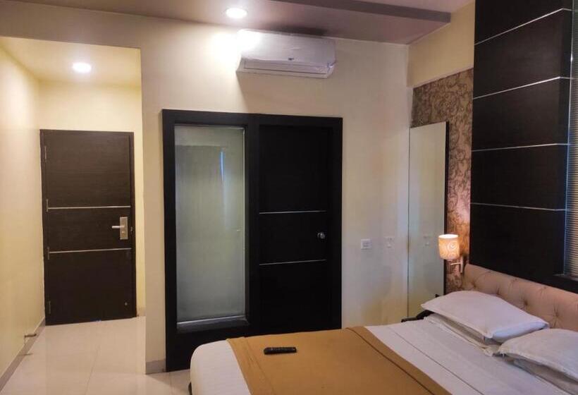 Номер Deluxe, Vaishnavi