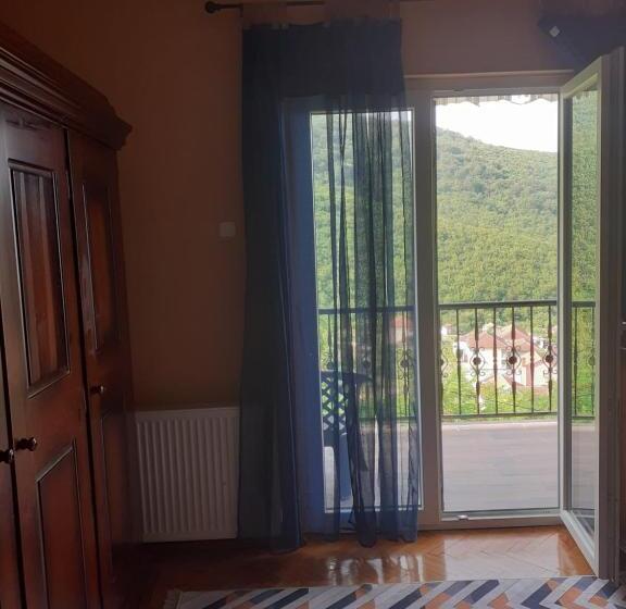 اتاق استاندارد با سرویس بهداشتی مشترک, Guest House Cvoro