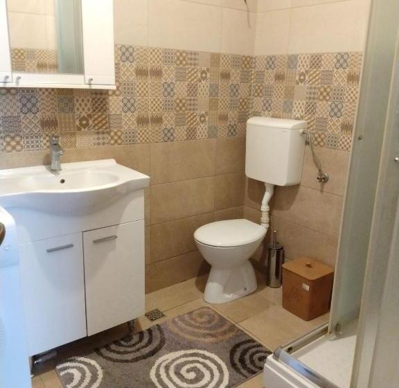 اتاق استاندارد با سرویس بهداشتی مشترک, Guest House Cvoro
