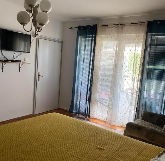آپارتمان 1 خوابه با تراس, Guest House Cvoro