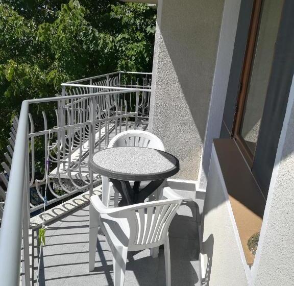 Номер Deluxe с Балконом, Guest House Orfey