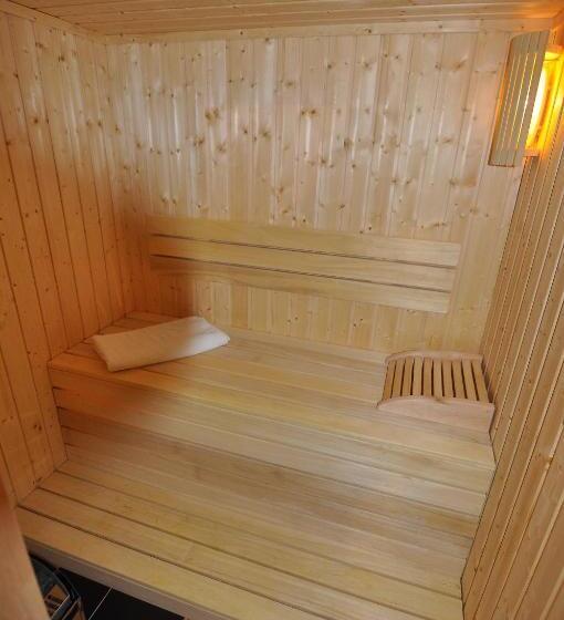 کلبه ییلاقی, Chalet Escapade With Sauna