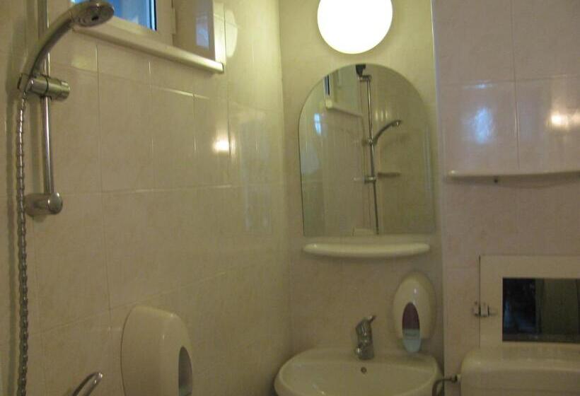 חדר משפחתי, Villa Sens