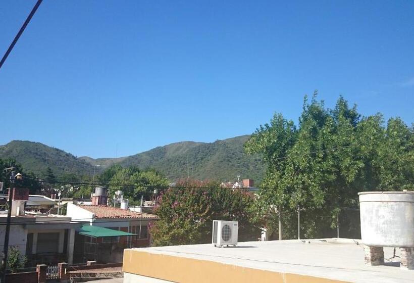 غرفة قياسية ثلاثية, Hospedaje Champaqui