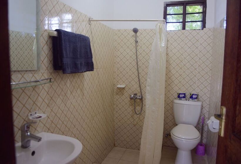 اتاق استاندارد با بالکن, Highland Bungalows
