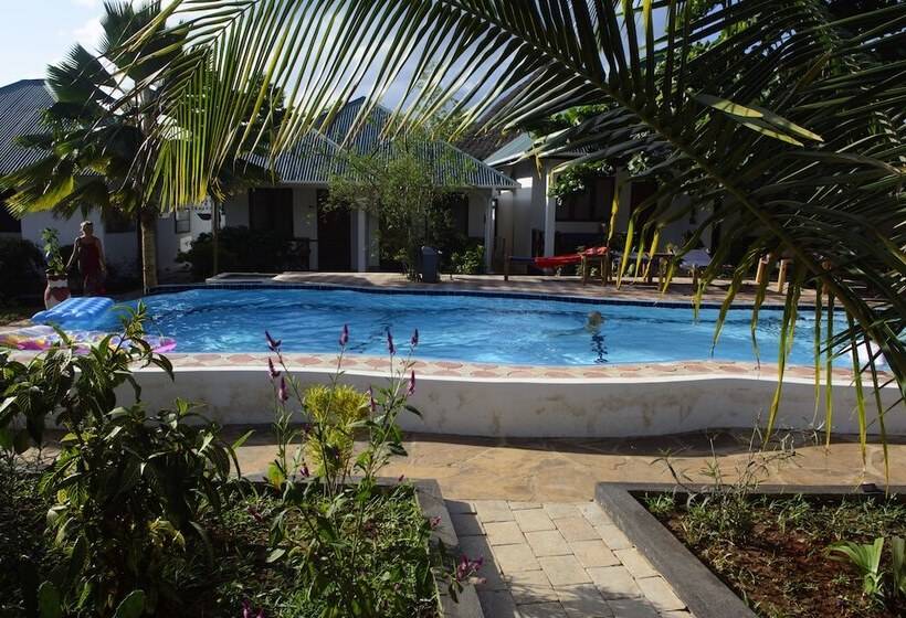 اتاق استاندارد با بالکن, Highland Bungalows