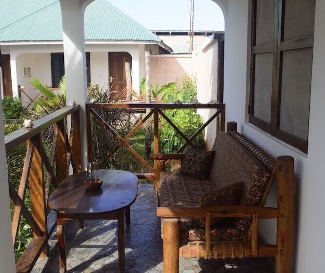 اتاق استاندارد با بالکن, Highland Bungalows