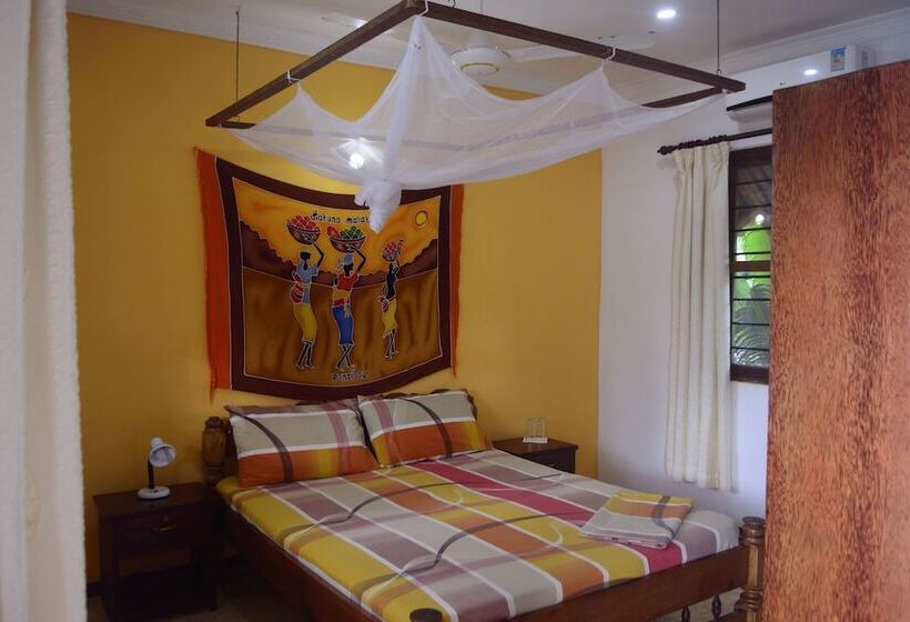 اتاق استاندارد با بالکن, Highland Bungalows