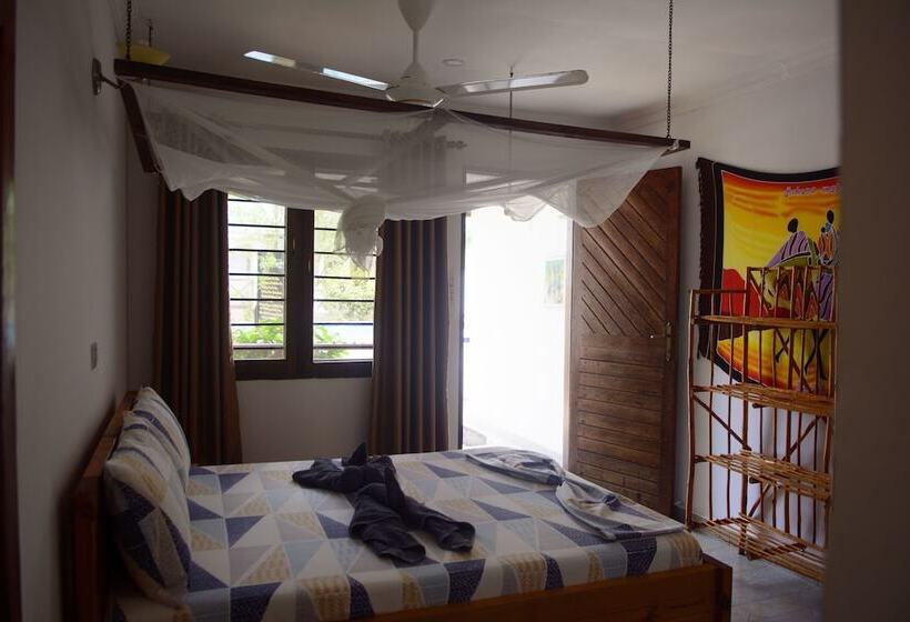 اتاق استاندارد با بالکن, Highland Bungalows