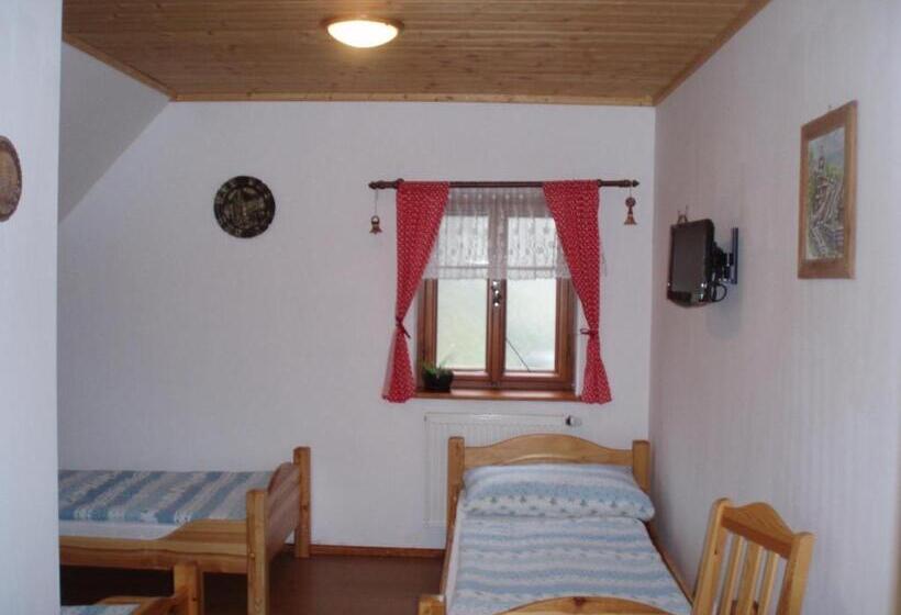 اتاق کلاسیک سه تخته, Penzion V Podhradí
