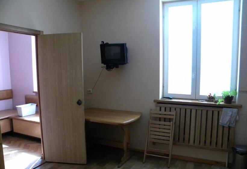 اتاق خانوادگی, Guest House Dacha