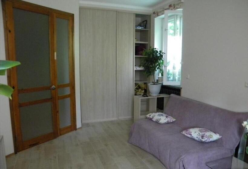 اتاق خانوادگی, Guest House Dacha