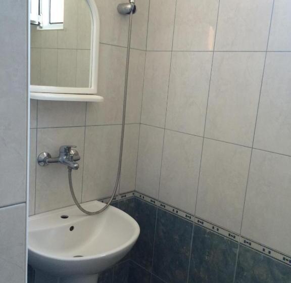 غرفة قياسية مزوَّدة بشُرفة, Guest House Yanina