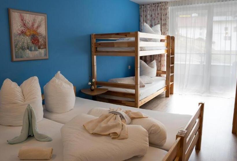 Семейный Номер Совместный Санузел, Ibex Hostel