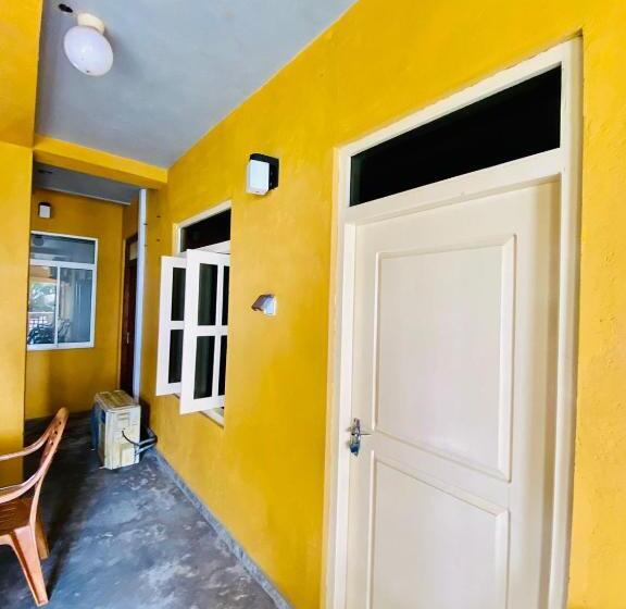 اتاق استاندارد با بالکن, Praneeth Guest House