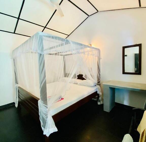 اتاق استاندارد با بالکن, Praneeth Guest House