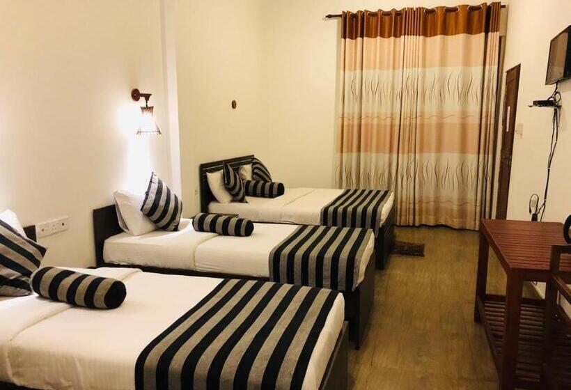 Семейный Номер, Shadow Inn Ella