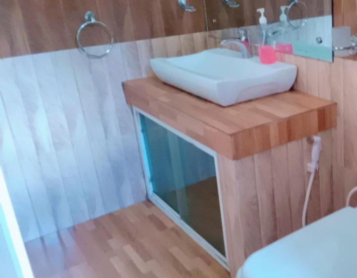 Трехместный Номер Стандарт с Балконом, Shadow Inn Ella