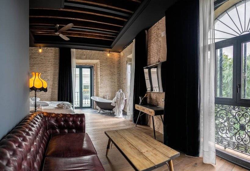 سوییت جونیور, Lobby