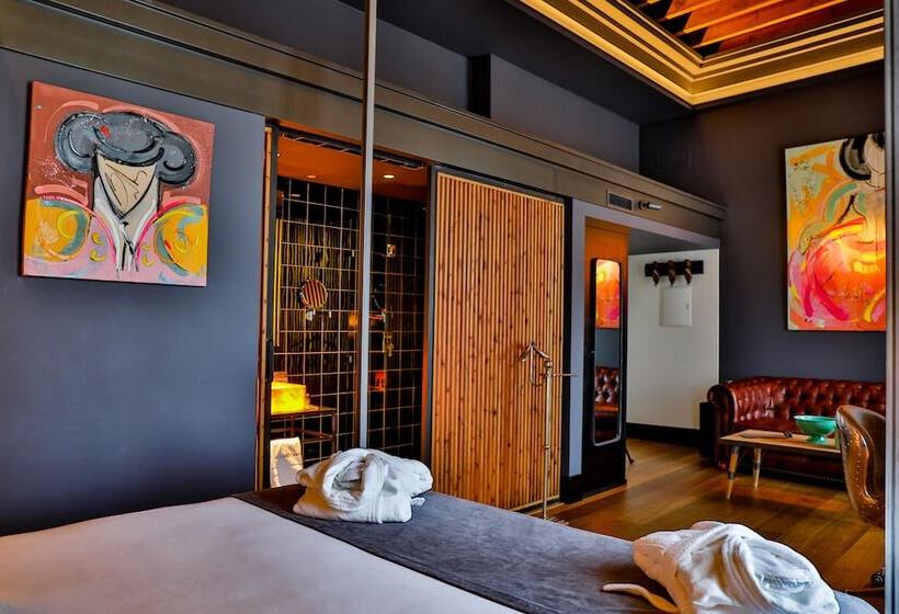 اتاق لوکس, Lobby