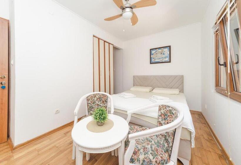 اتاق استاندارد, Guest House Zuber