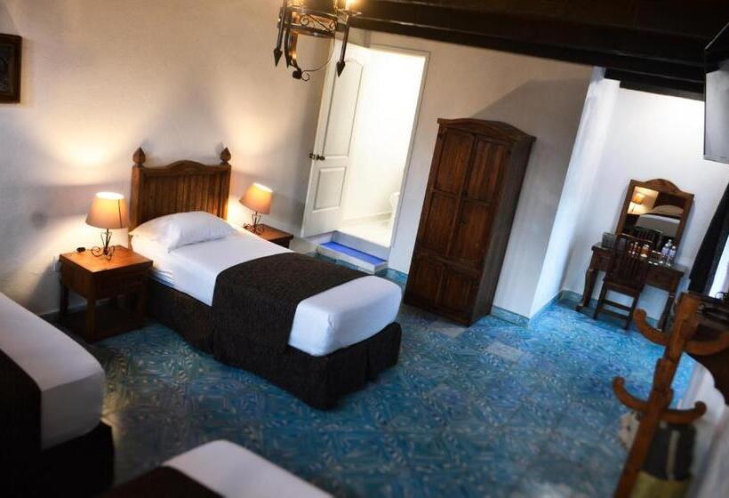 غرفة قياسية ثلاثية, Hostal Plaza Central