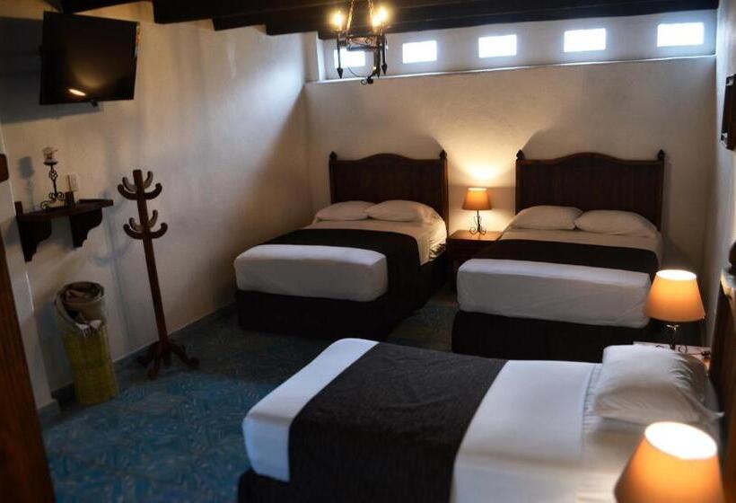 스탠다드 트리플 룸, Hostal Plaza Central