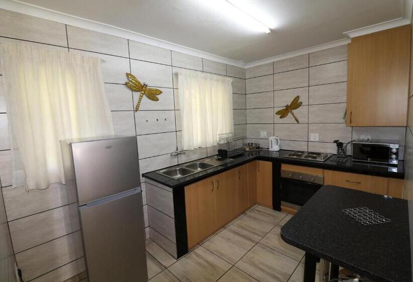 Семейный Номер Вид на Сад, Country Park Guest House   Muldersdrift
