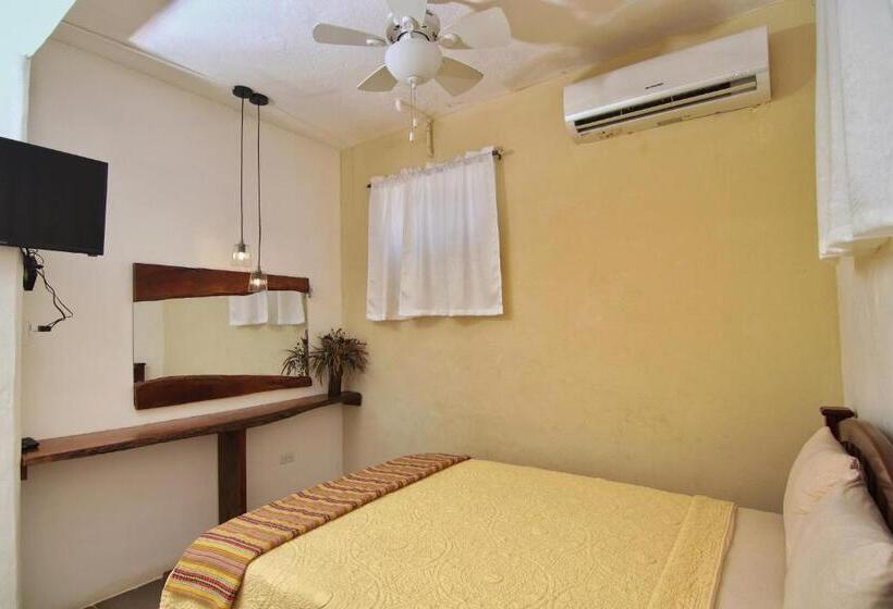 اتاق لوکس, Rainforest Haven Inn