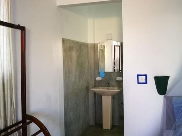 اتاق لوکس سه تخته, Frangipani Beach Villa