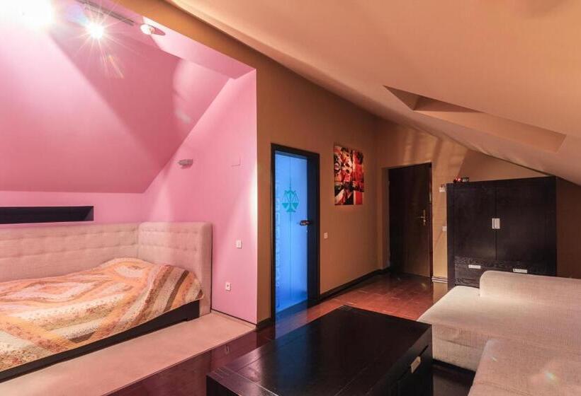 Deluxe Room Mountain View, The Ghetto